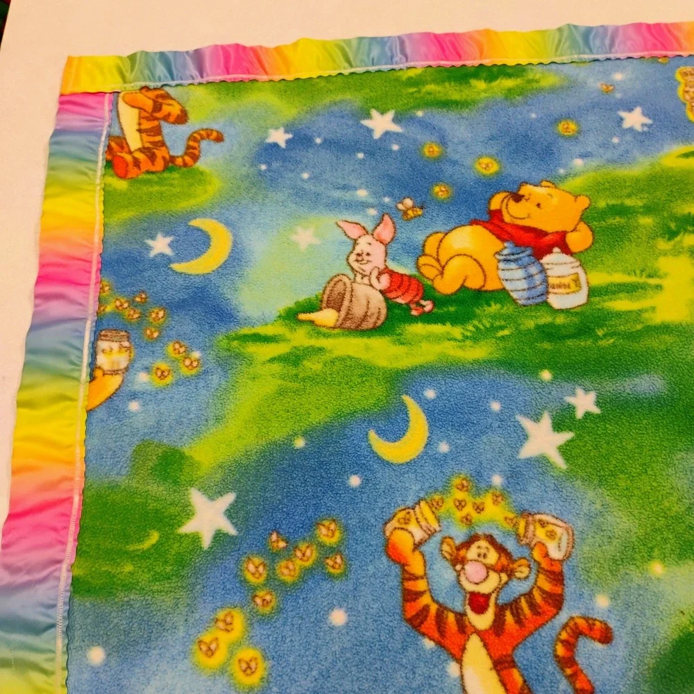 Vtg Disney Winnie the Pooh Piglet‎ Tigger Fleece Baby Blanket Rainbow Satin Trim